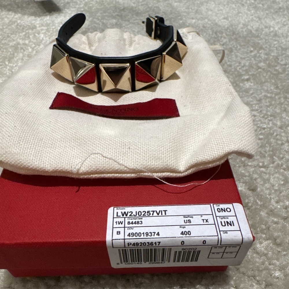 *AUTHENTIC* Valentino Leather Large Rockstud Wrap Bracelet - Picture 4 of 4